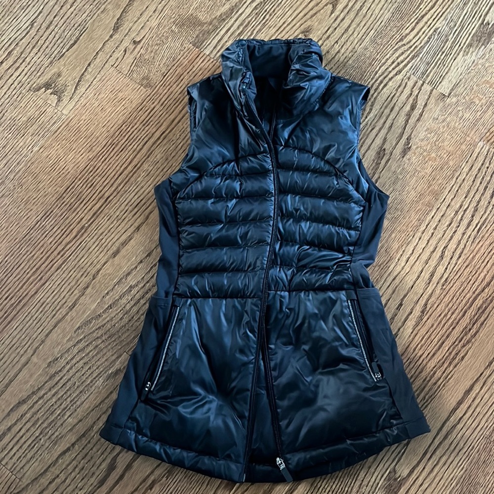 Lululemon black vest in size 4